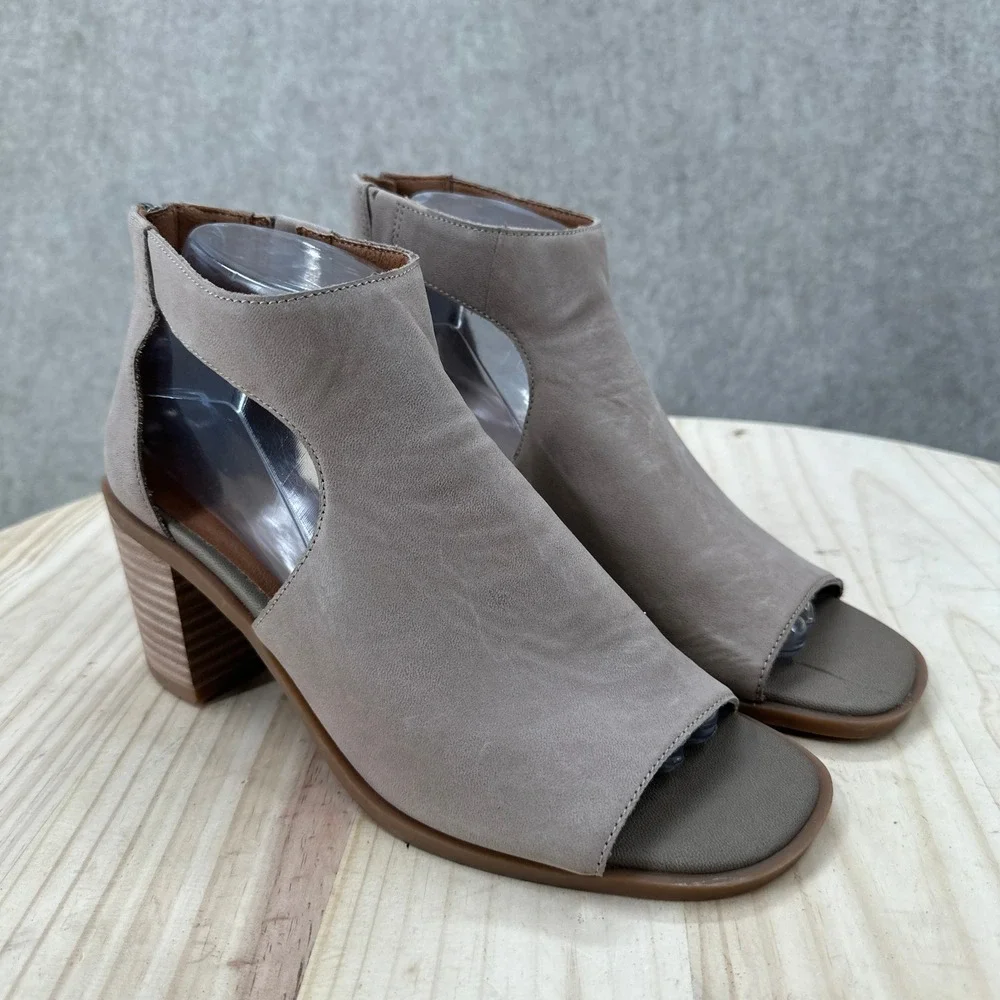 Lucky Brand Tarrinax Booties Women 8M Grey Leather Cutout Open Toe Stacked Heel